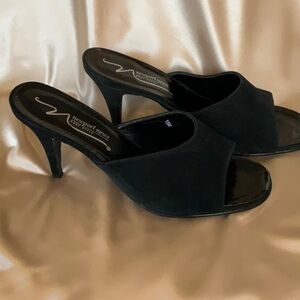 Newport News Women's Black Slide Sandals